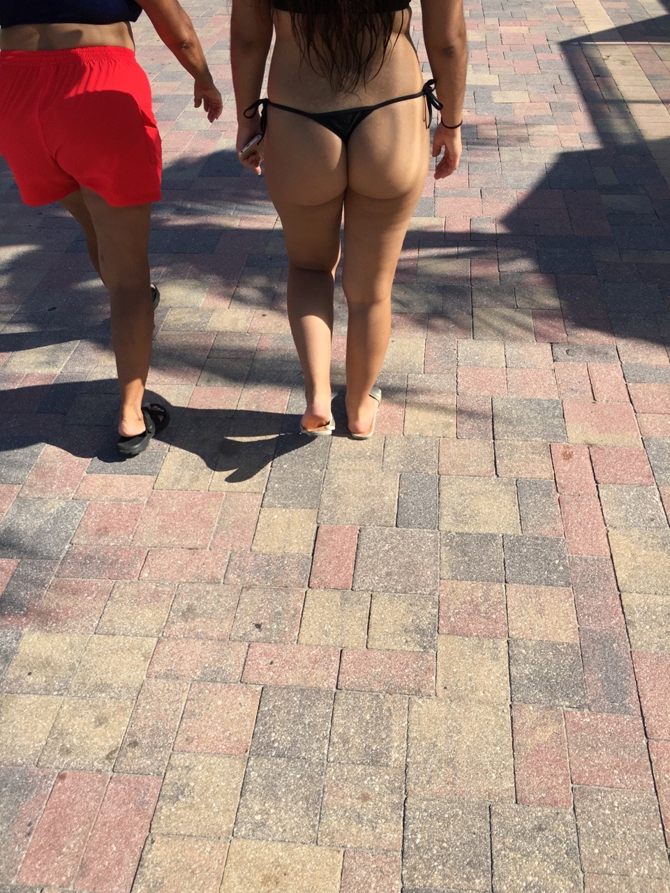 southfloridacandids:  Still shots of this babe