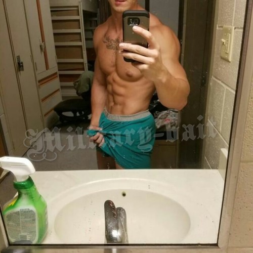 mystraightfriend:  Mystraightfriend.tumblr.com