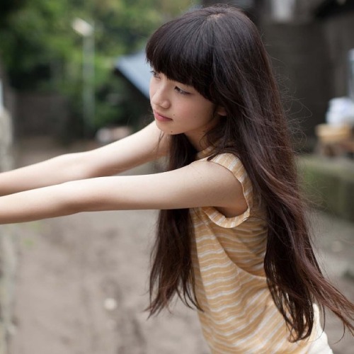 bisyoujyoo:  やっぱりこのアカウントのファーストポストは小松菜奈で。このアカウントを終えるときも締めは小松菜奈がいい。みなさんどうぞよろしくお願いします🐰