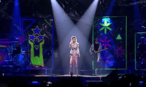 kierensczerny:1. goth kid worshipping a horse on a ladder2. khal drogo in eurovision3. the sax guy i