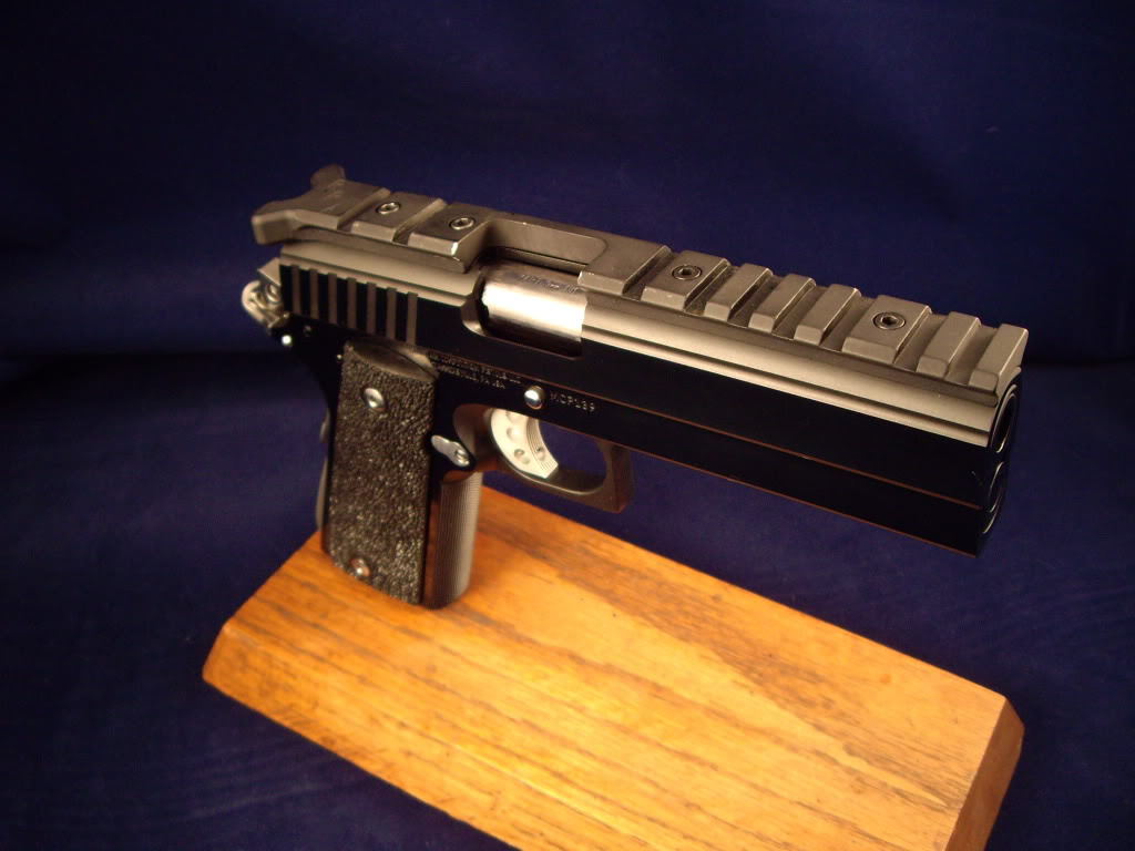 chrisgunman:  Wow….somebody actually made an ugly 1911