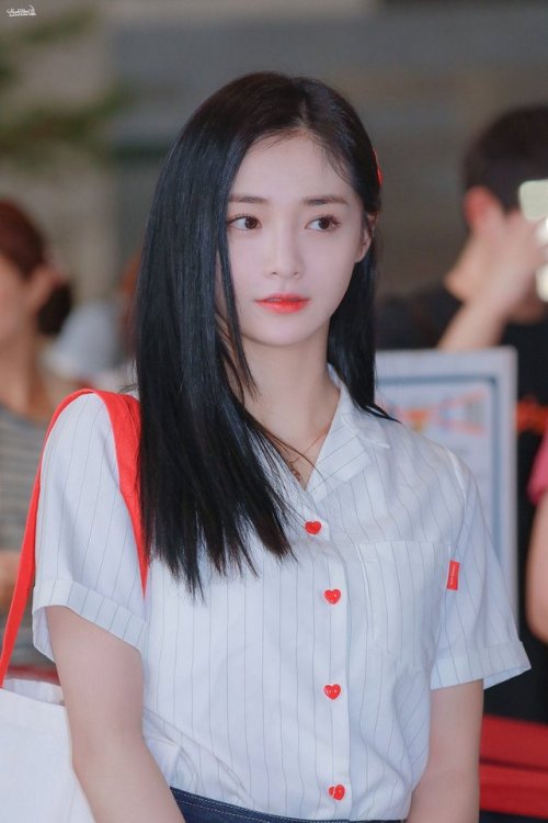 pristin-kyulkyung:180802 Pristin Pinkyat Gimpo International Airport© paradizhoudo not edit, crop, o