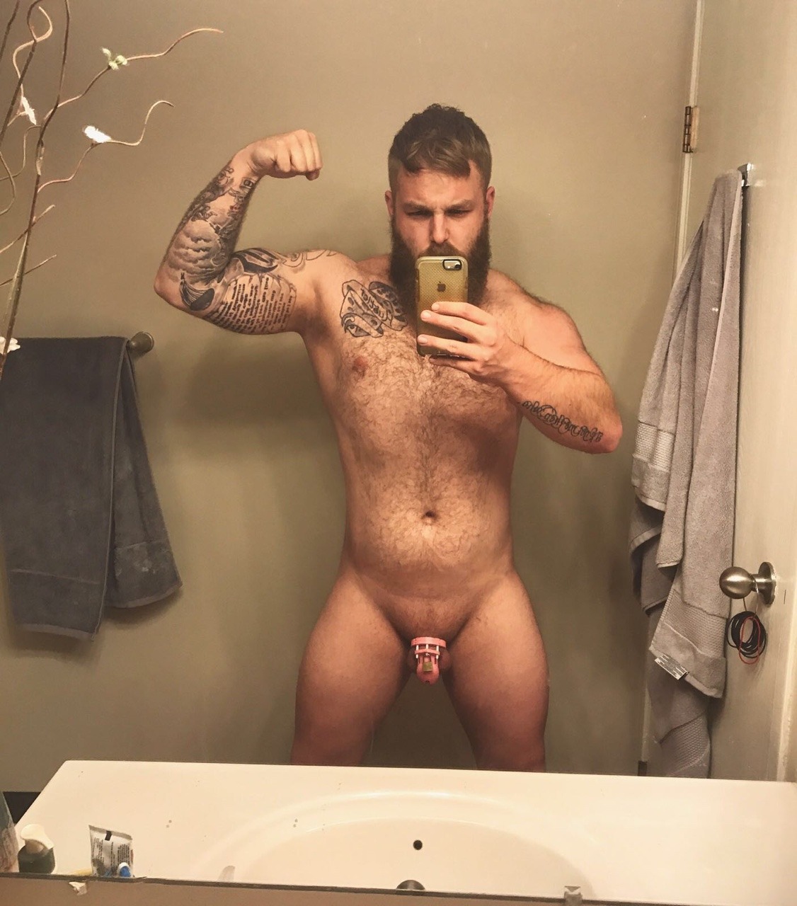 cagedpussyboy:  Never ever asume the package by it’s looks
