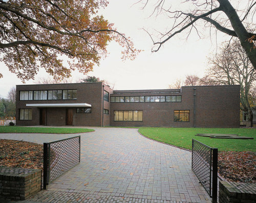 Mies van der Rohe, Haus Lange und Haus Esters, Krefeld, Germany, 1927. Photo © Volker Döhne.