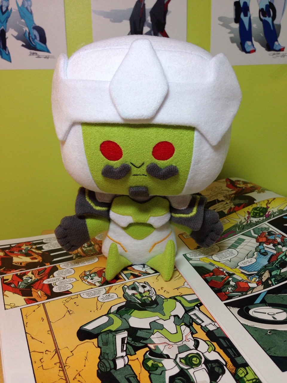 kkalcollection:  sowiddlefur:  Weeformer Minimus Ambus reporting for TFCon!    STOP