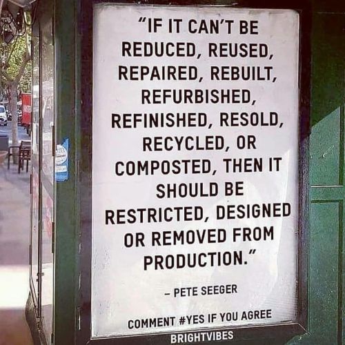 jeroenapers:  Pete Seeger zong het in 2008 op 89 jarige leeftijd:  If it can’t be reduced, reused, repairedRebuilt, refurbished, refinished, resoldRecycled or compostedThen it should be restricted, redesignedOr removed from production  