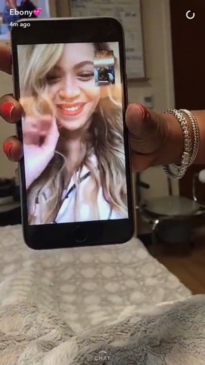 jayoncecarter:March 22, 2017Beyoncé FaceTimes a fan, Ebony, who has cancer, and her last wish was to