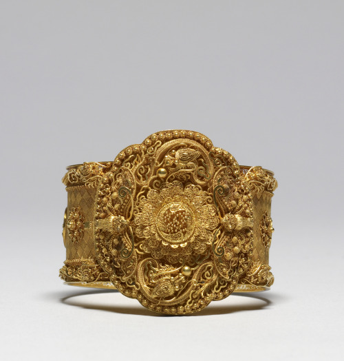 Chinese filigree bracelet produced for the European market in the mid-19th century, most likely comp