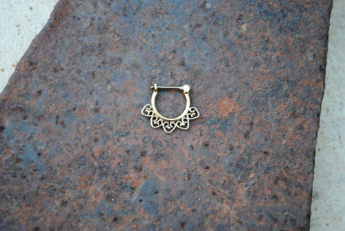 Custom design for JessicaSilver Filigree w/niobium hinge and yellow gold ceramic plate