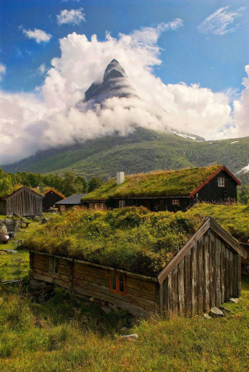 asylum-art-2:  10 Photos Of Norway’s Fairy Tale Architecture Norway started out as a kingdom in 872 and has existed ever since. It  has also saved quite a bit of its traditional architecture. Traditional  Norwegian architecture makes it look like a
