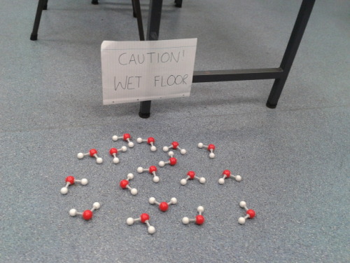 darkbluberry:a-lazy-fool:Chemistry lessons are Funhahahaha