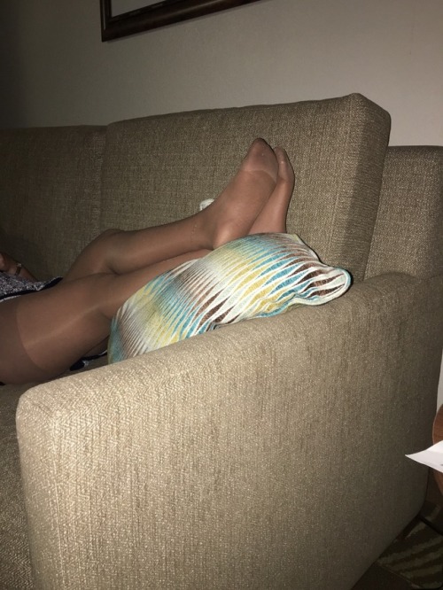 phfthot: Relaxing in collants?