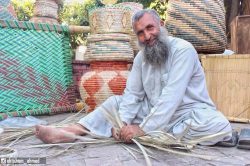 ahsannass:  عوز حاجة يا ابني  A Father’s suggestive smile