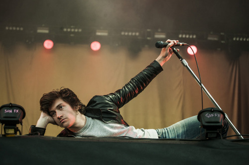  Last Shadow Puppets’ Alex Turner dressed down for a brooding, sensual set on the Main Stage. 