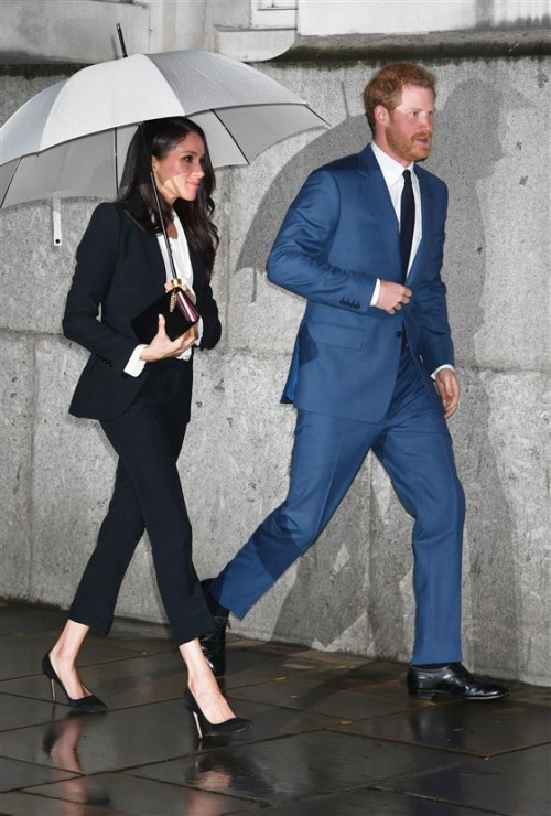 We’re definitely jealous of how good she looks!Meghan Markle wears pantsuit to 1st official ev