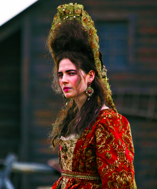 catherinedvorets:Yuliya Snigir as Queen (?) on set of Sobor (2020)