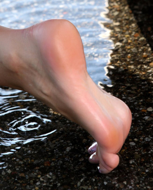 capricefeet: Soft and wet CapriceSole!