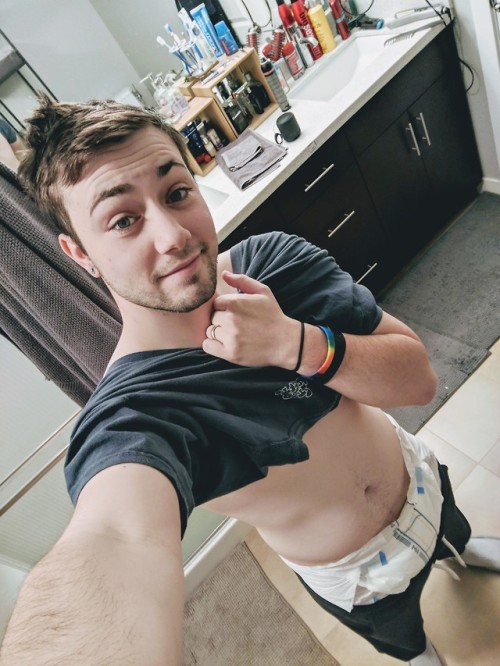 lilterbear:  Good morning, diaper kiddo’s! Looks like this one is wet, and needs a changing! W