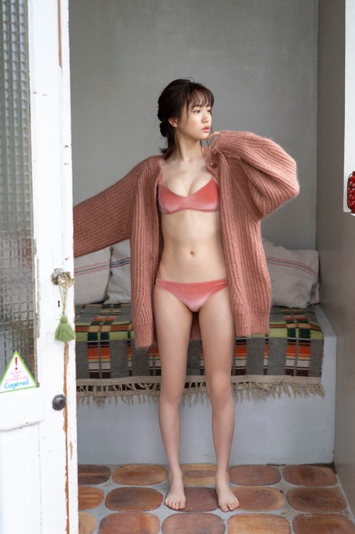quail69navel:  deepbluetomato:  尾碕真花     