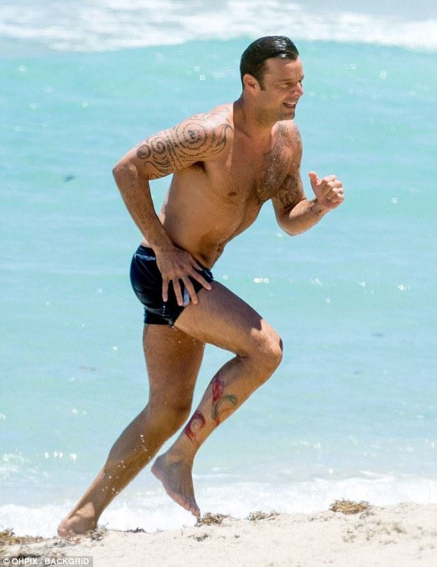 ladyetherea: Ricky Martin in South Beach, Miami. (x)