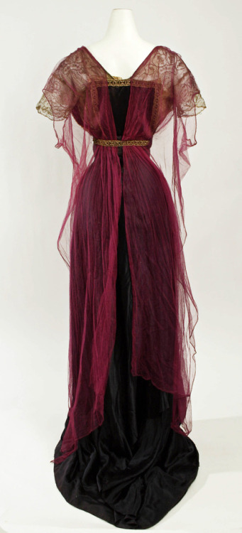 lookingbackatfashionhistory:• Evening dress. Designer: Callot Soeurs (French, active 1895–1937) Date