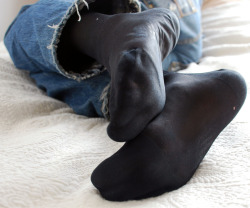 guysnylontightsblacksocks:  HOT „THIN BLACK COTTON SOCKS„„STINK LIKE HELL