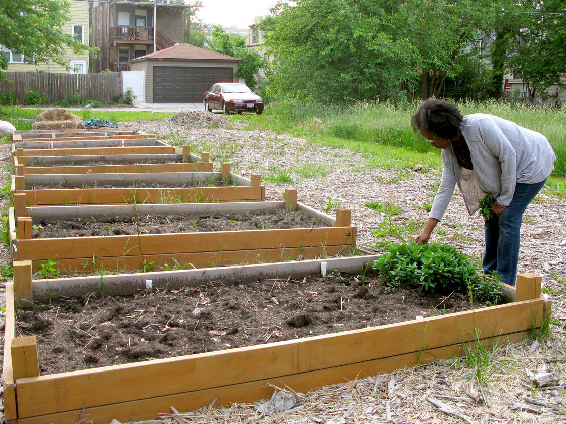 webofgoodnews:
“ Vacant Lots On Chicago Blocks, Just $1 Each
Chicago is practically giving away land: vacant lots for just $1 each. The catch? To buy one, you must already own a home on the same block.
Like many U.S. cities, Chicago has struggled...