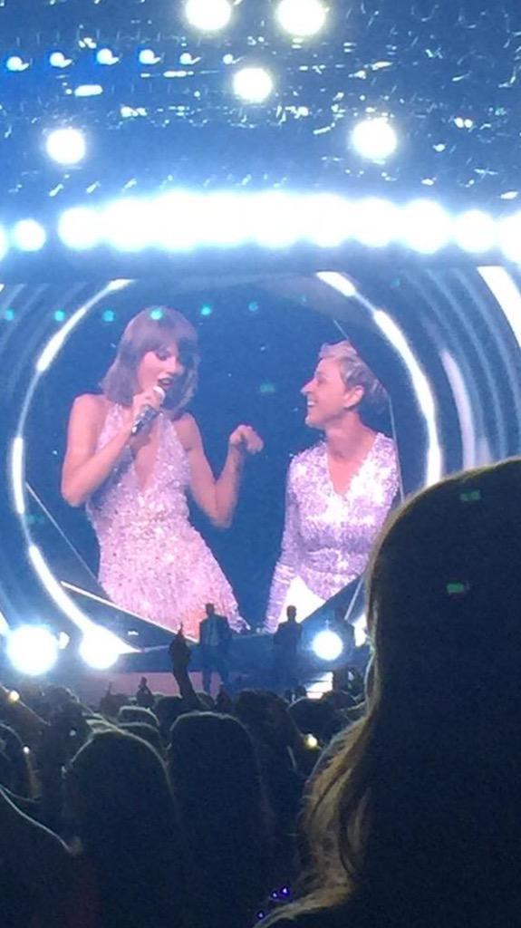 newromanticss:  thisloveisglowing:  BYE  oh my god IM SCREAMIN 