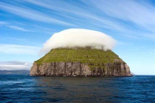 everythingstarstuff: Lítla Dímun is the smallest of the Faroe Islands’ 18 main i