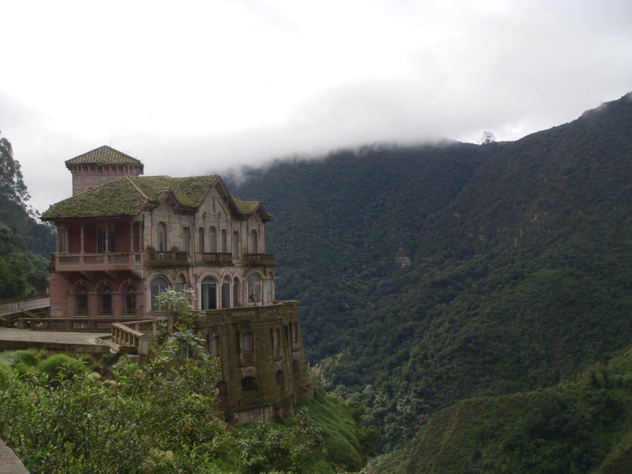 odditiesoflife:  Abandoned (Haunted) Hotel in Colombia The Hotel del Salto is located