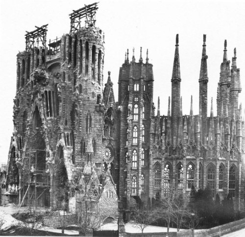 Toen de Sagrada Familia nog een klein kerkje was.