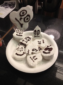 In honor of our new episode tonight, the Crewniverse is eating marshmallow Onion heads! We took them up to the roof and bathed them in fire! We didn&rsquo;t even have to crash our moped! Thanks to Christy Cohen!