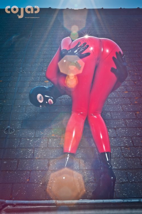 Dutch Dame wearing Fantastic Rubber.By coJac photography