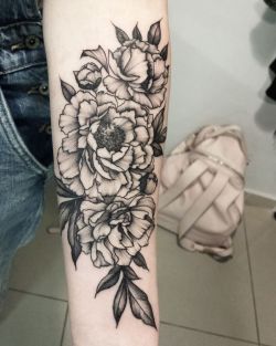 dotwork-tattoo:  by ZszywkaBlackBear Studio