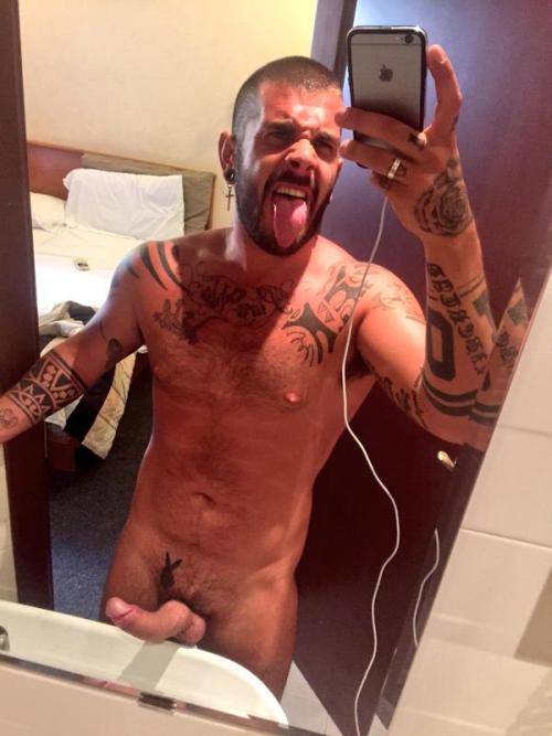 lifewithhunks:  Hunks, Porn, Amateurs, Spy, Bulges, Lycra and Huge Cocks.http://lifewithhunks.tumblr.com/  Eat CLEAN and train DIRTY   www.runswimlivehealthy.tumblr.com