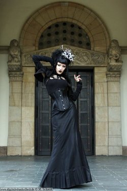 victorian-goth:  Victorian goth http://victorian-goth.tumblr.com/