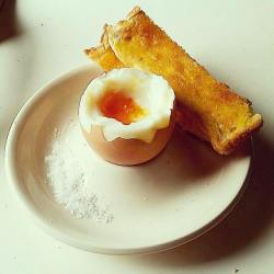 Rise And Shine. 🌞 #Egg #Eggporn #Eggy #Eggyolk #Eggsforbreakfast #Boiledegg #Toast