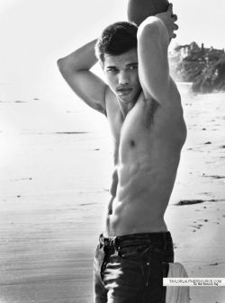 themitchme:  taylor lautner 