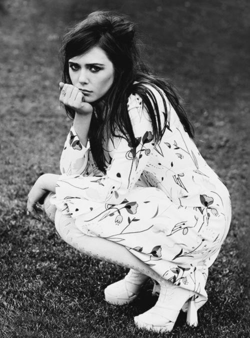 fuckyeahelizabetholsen:  Elizabeth Olsen, photographed by David Roemer for Marie Claire UK
