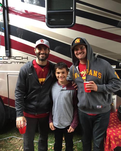 dailytylerhoechlin:
“dubbybmx: Got to hang out with superman at the USC game a few weeks back. 😊 Good times #keepitfun
”