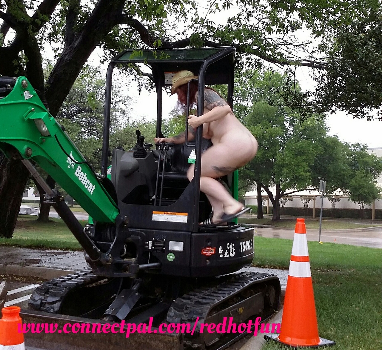 ladyjhotfun:  Big shout out to the construction crew who let me use this big toy.