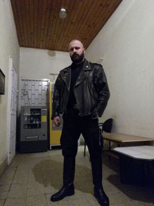 blackleatherbikerjacket: I reblog