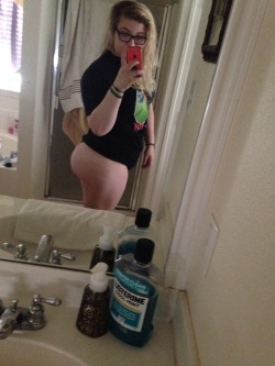 lamebutmynsfw:  thick thighs foreverrr 