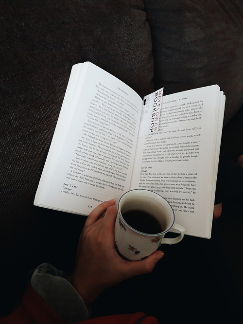 thefragilepages:Saturday 23 June 2018Cozy weather and a great book☔ My summer break has been going g
