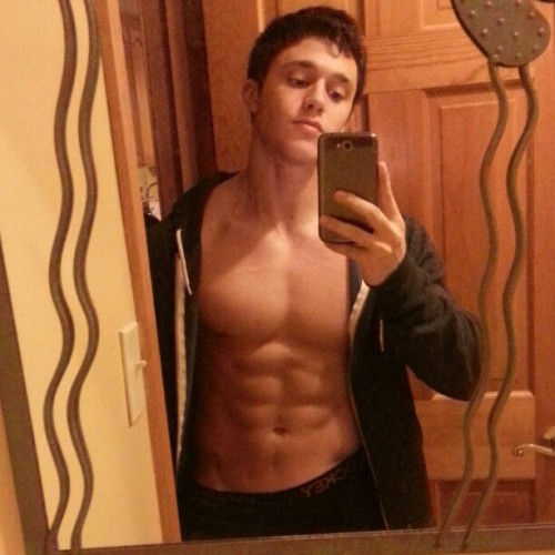 fuckyeaimgay:  Constant Gay Porn - Follow for more 