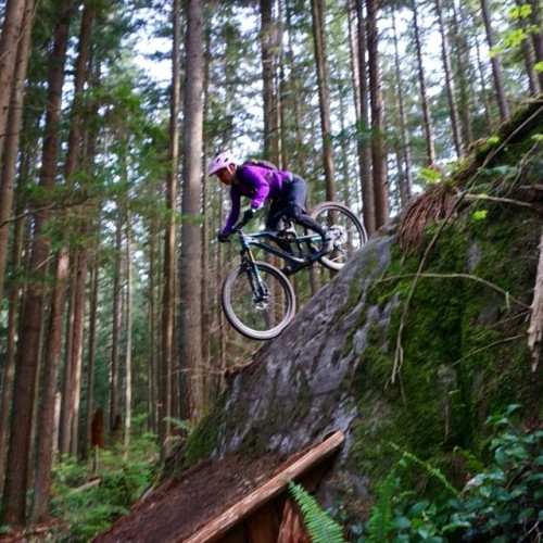 amandasinner:  I’ve been looking at this for a while. Today was the day. #seymourbikepark #mtb #nort