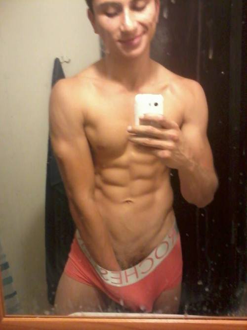 cmarce21: damian-vina:   angelito-us:   keepsilencestgo:   gayboy6599:  chilenoshot:   a este macho ya lo conocen tal vez Kevin, 20 años, chileno hetero caliente de 20 años, con un cuerpo rico y un pene de 20 cm grueso y largo una delicia  PARTE 1 quién