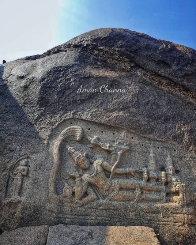 Hampi Karnataka IndiaBeautifully carved Sculptures on the boulders at the banks of Tungabhadra river, Hampi.
 (via Aman Channa @pixcellence_by_aman.channa) #Vishnu#rock carving#hindu#hinduism#Hampi
