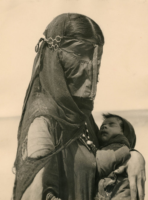historicaltimes:Bedouin mother, photo by Ilo Battigelli 1948 via reddit