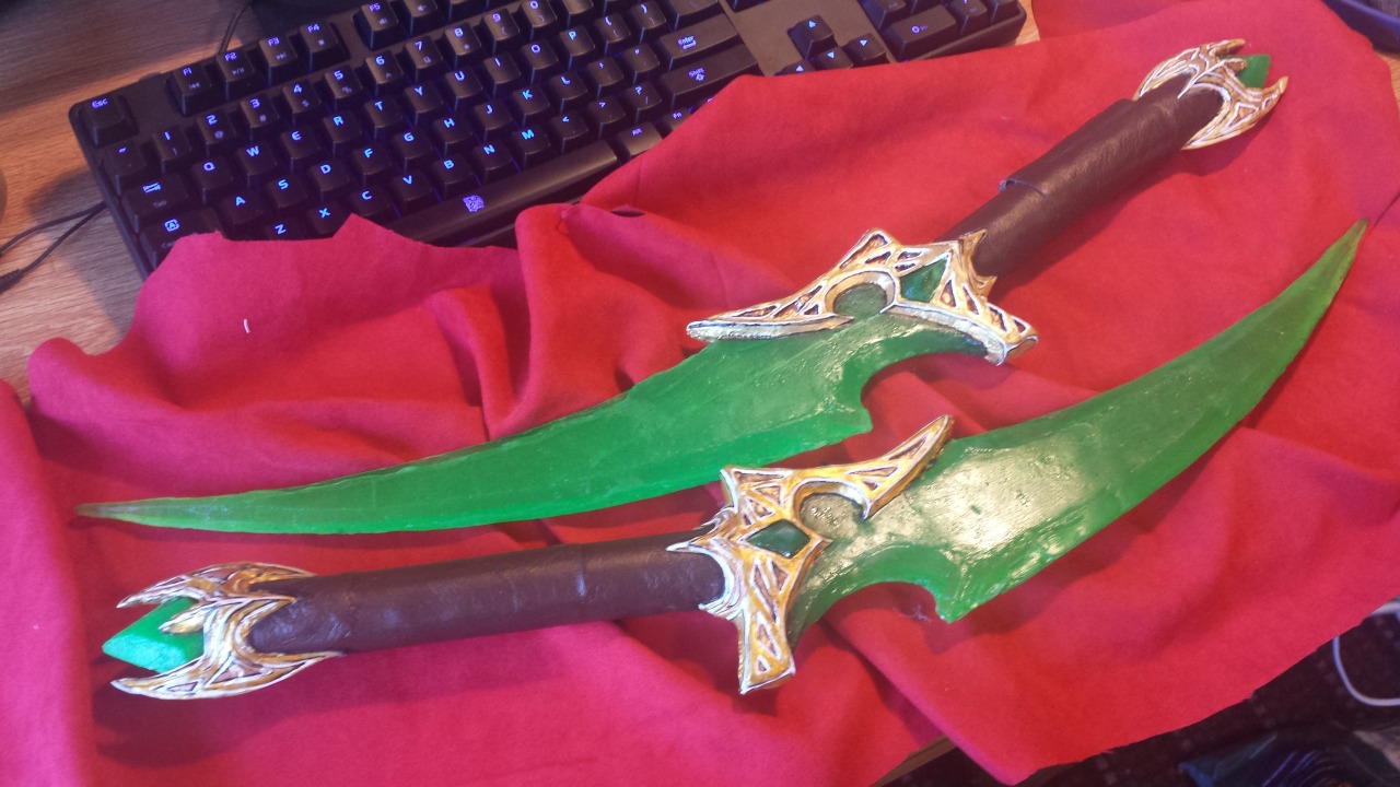 meeshay:  themrdorchester:  katvalkyriecosplay:  Valeera’s 2nd dagger finished!